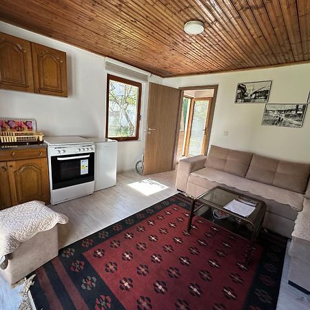 Garden Guesthouse Gjakova エクステリア 写真