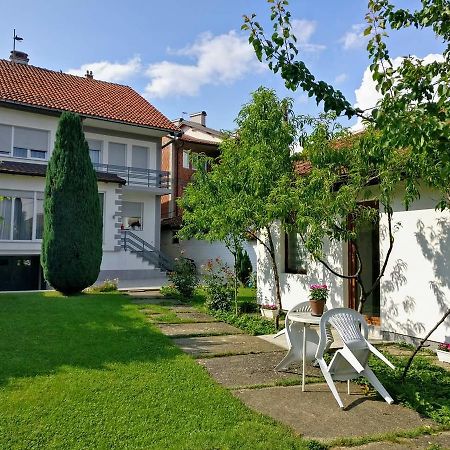 Garden Guesthouse Gjakova エクステリア 写真