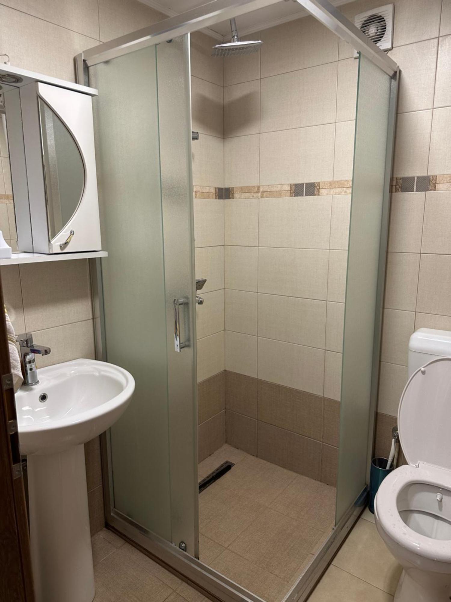 Garden Guesthouse Gjakova エクステリア 写真