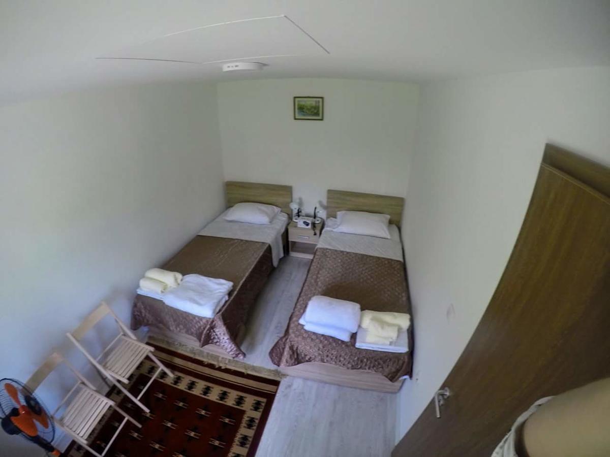 Garden Guesthouse Gjakova エクステリア 写真